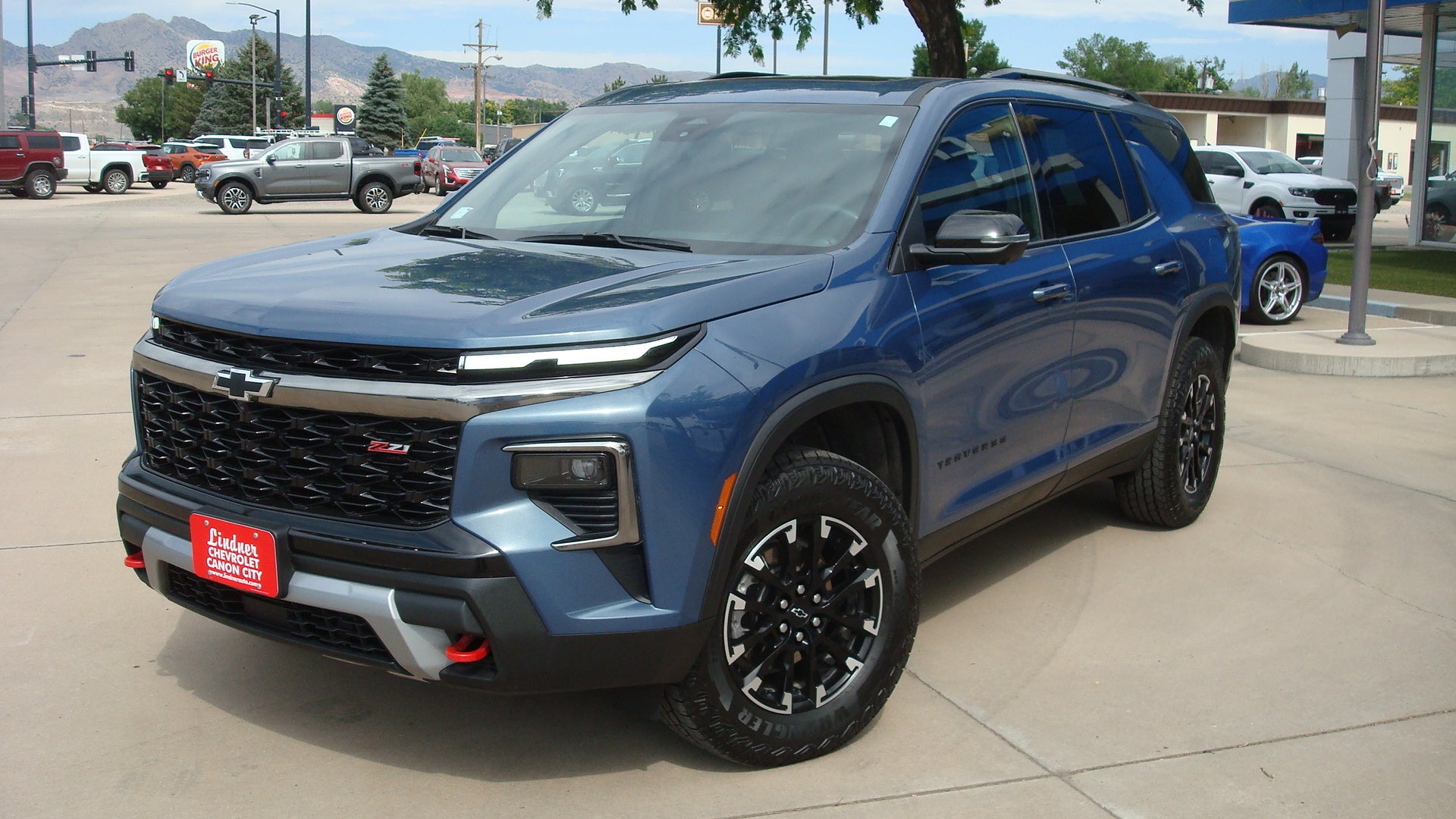 2024 Chevrolet Traverse Z71 in Lakeshore Blue Metallic — front three-quarter view