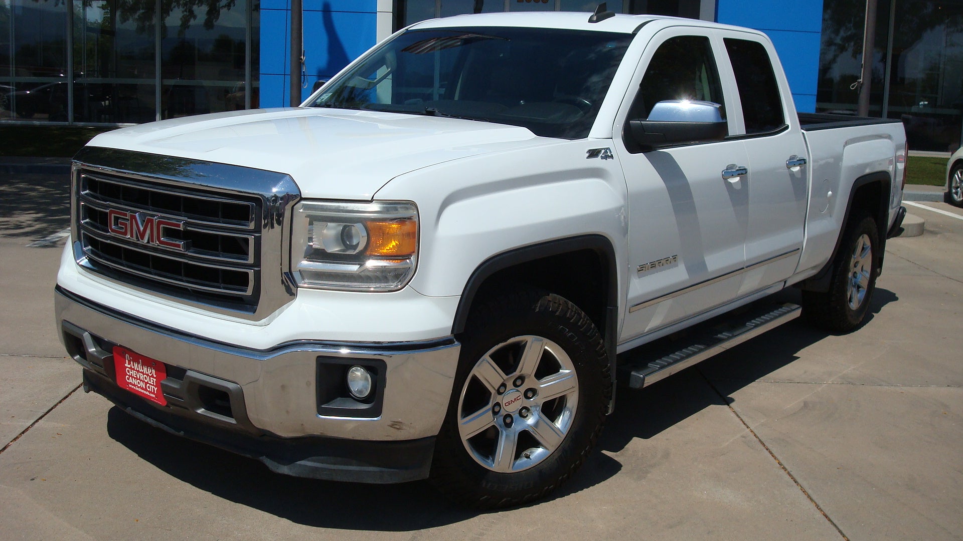 2015 GMC Sierra 1500 SLT in Summit White — front three-quarter view
